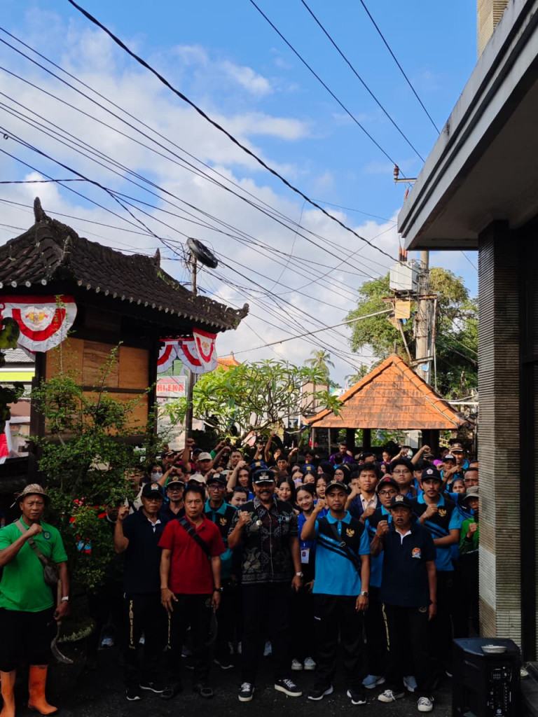 KEGIATAN JUMAT BERSIH OLEH PEMERINTAHAN DESA SEMBUNG - 15 AGUSTUS 2025